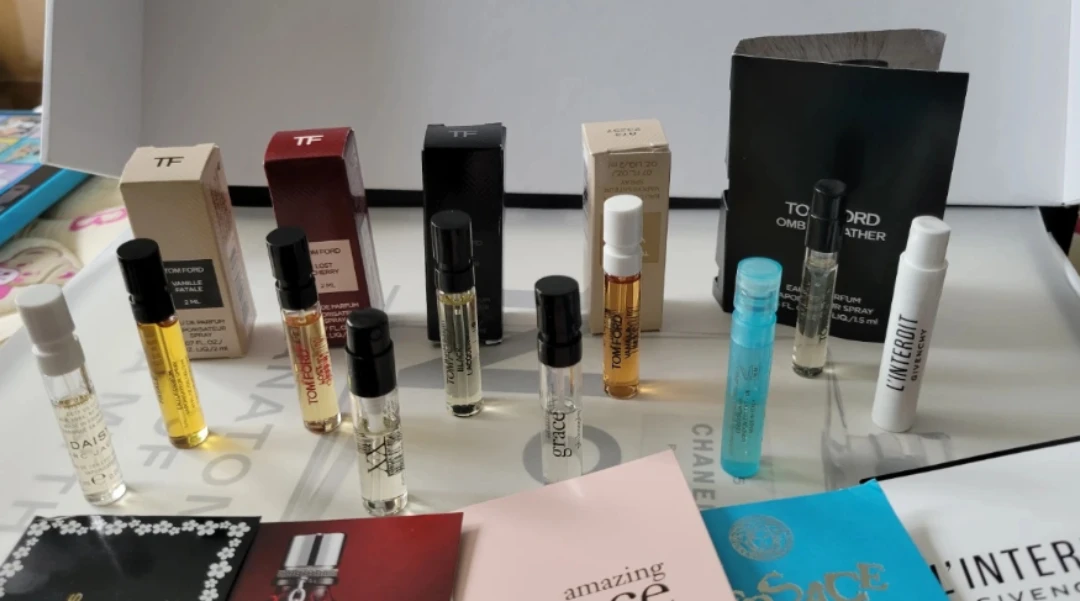 Variety of Fragrance Sample Vials - Tom Ford, Versace, More! - photo 3