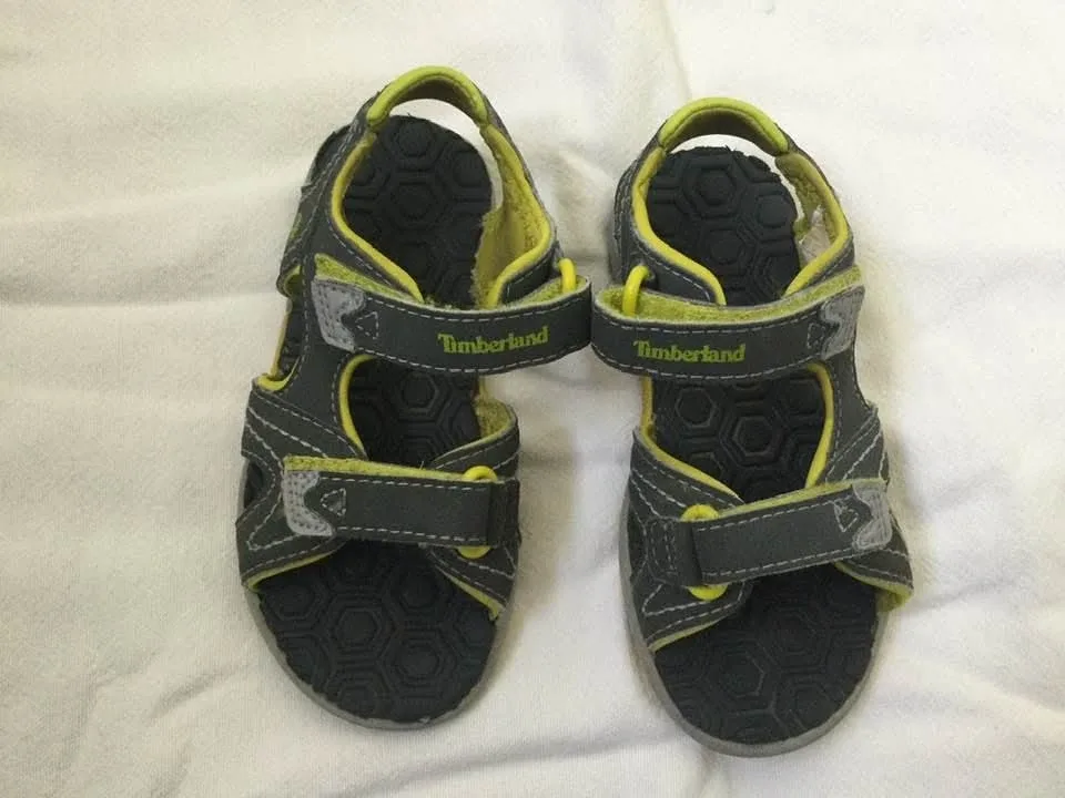 Little boys sz 9 Timberland sandals