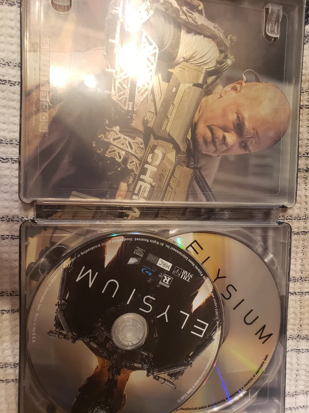 Elysium SteelBook Blu-ray image indicator(2)