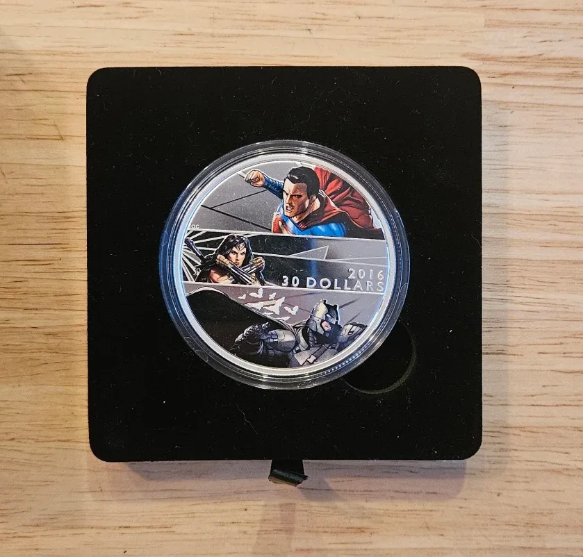 2016 Batman v Superman $30 Fine Silver Coin image indicator(3)