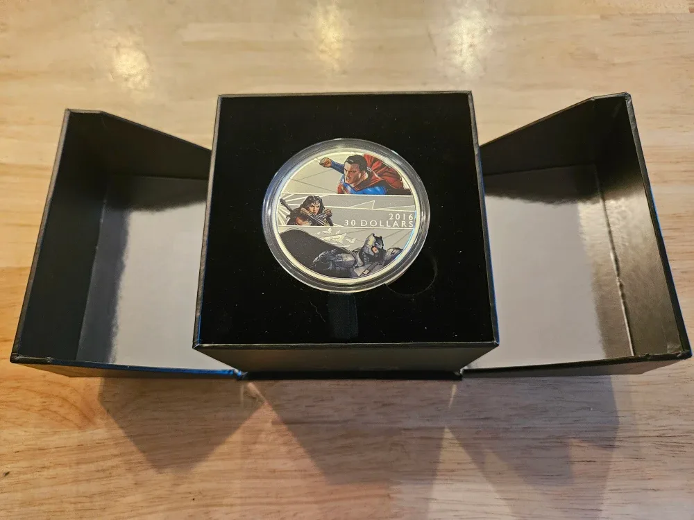 2016 Batman v Superman $30 Fine Silver Coin image indicator(5)