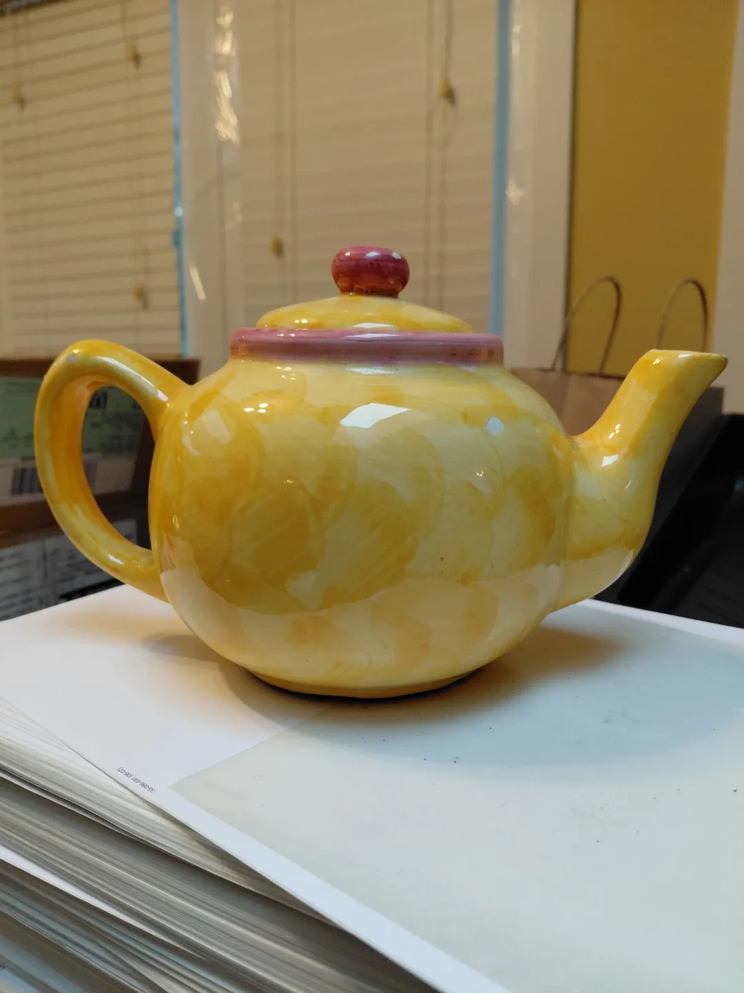 Yellow Teapot with Grape Design image indicator(2)