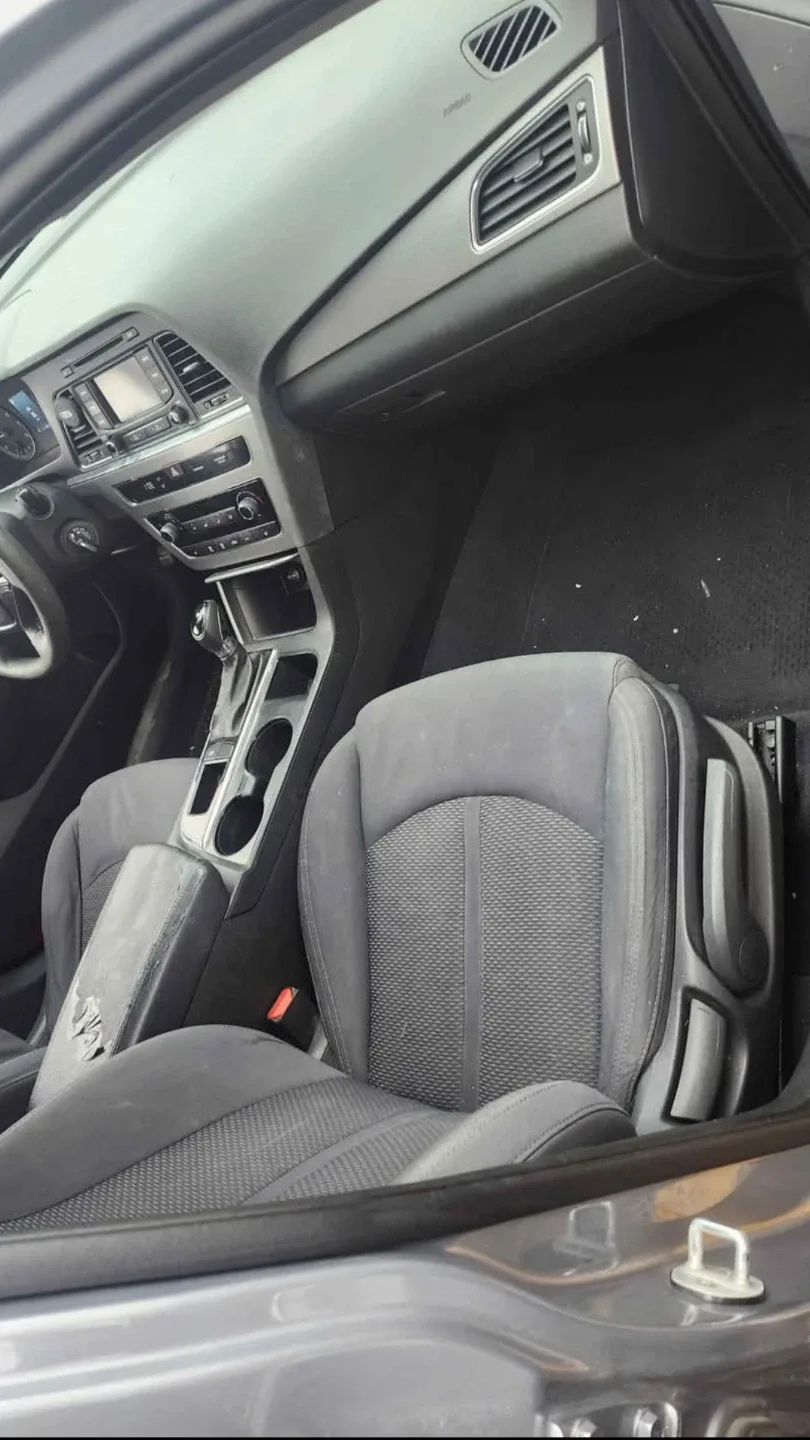 Hyundai Sonata - Silver Sedan image indicator(10)