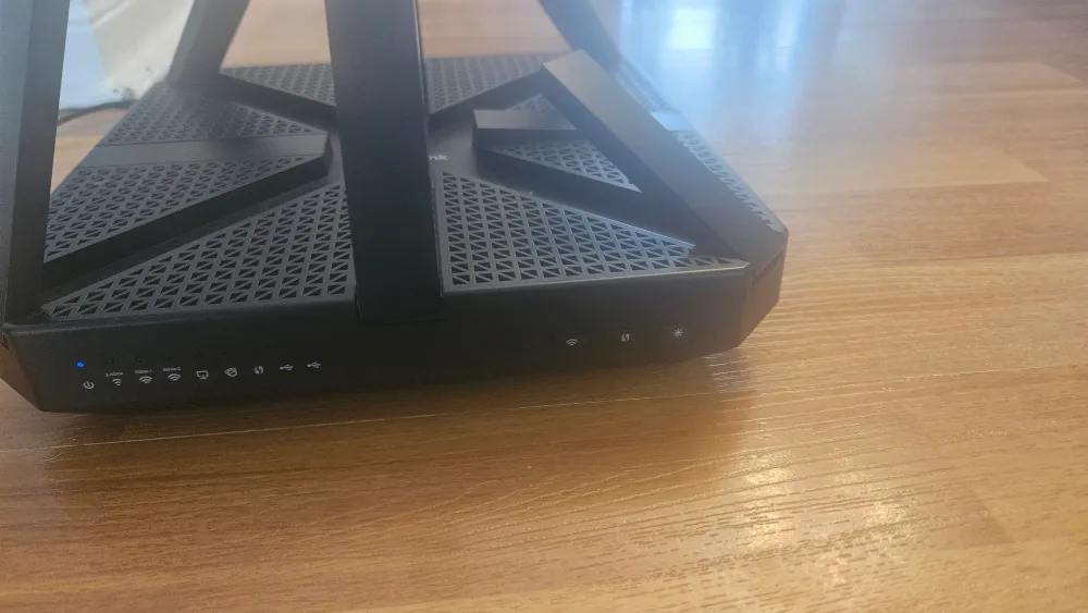 TP-Link Archer C5400 Wireless Tri-Band Router image indicator(2)