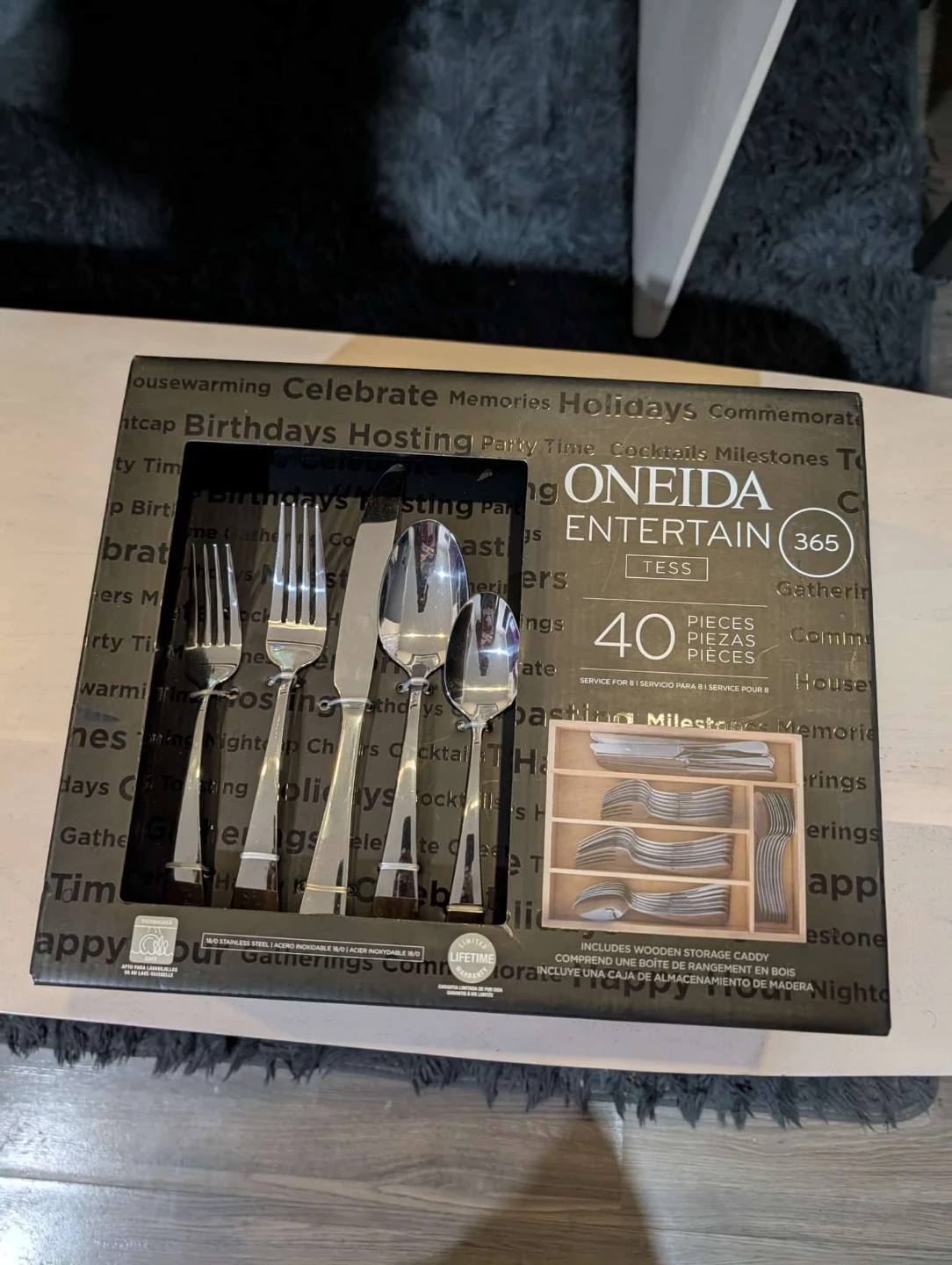Oneida Entertain 365 Tess 40-Piece Cutlery Set