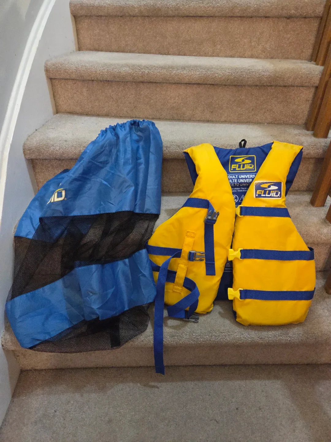 Fluid Adult Universal Life Vest image indicator(2)