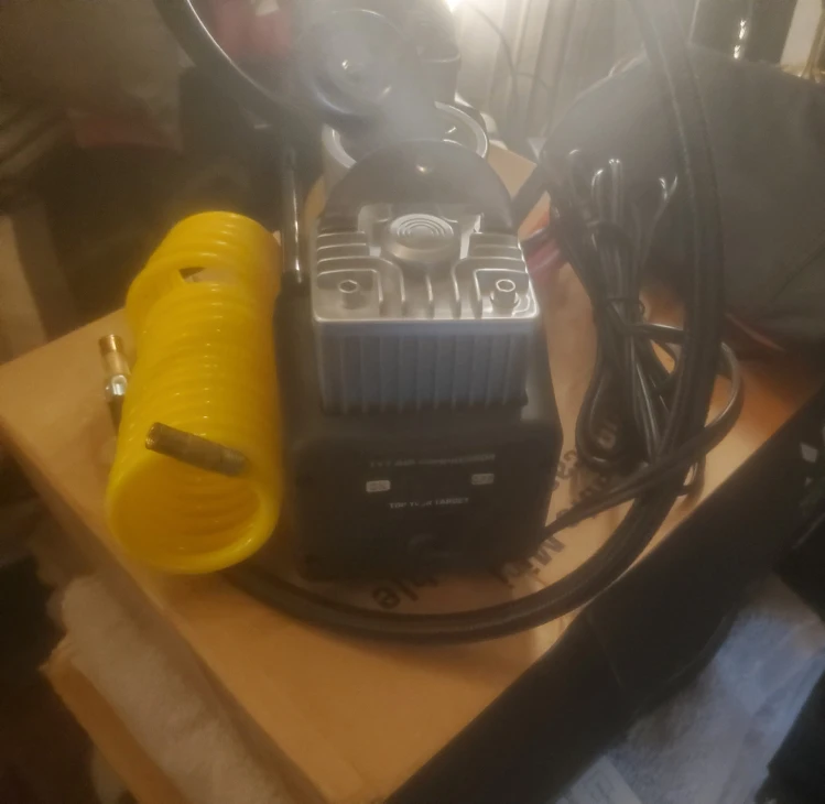 TYT Air Compressor with Carry Case - photo 3