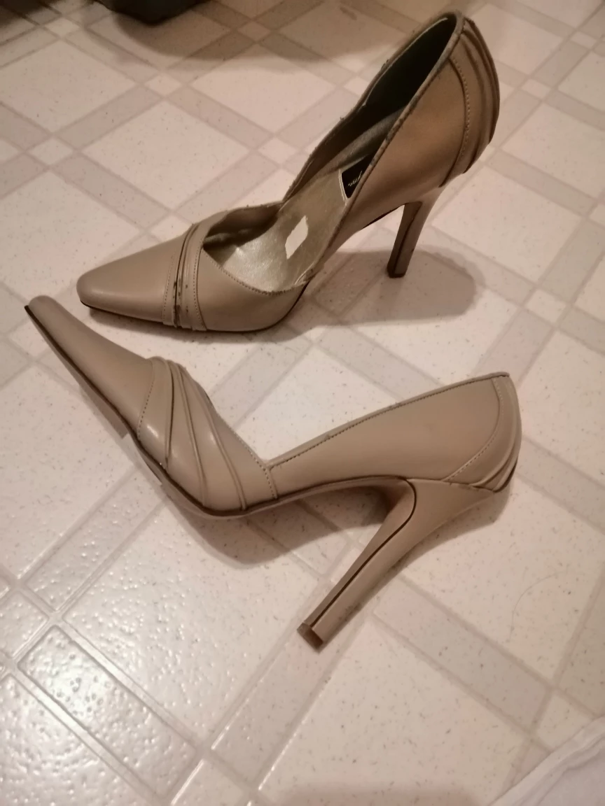 JustFab Beige Heels - Size 6 - photo 2