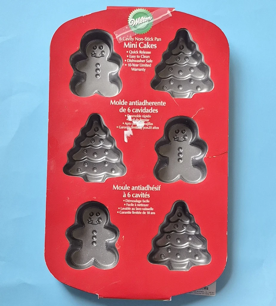 Wilton Christmas 6-Cavity Non-Stick Mini Cakes Pan