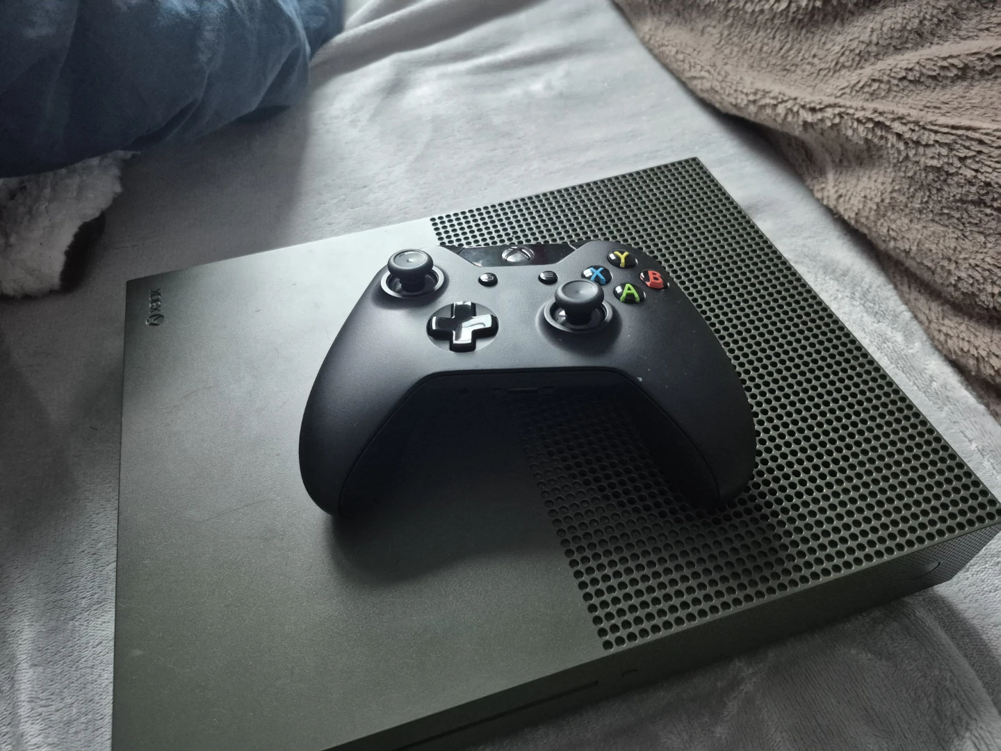 Xbox One S Console with Controller & Games - photo 3