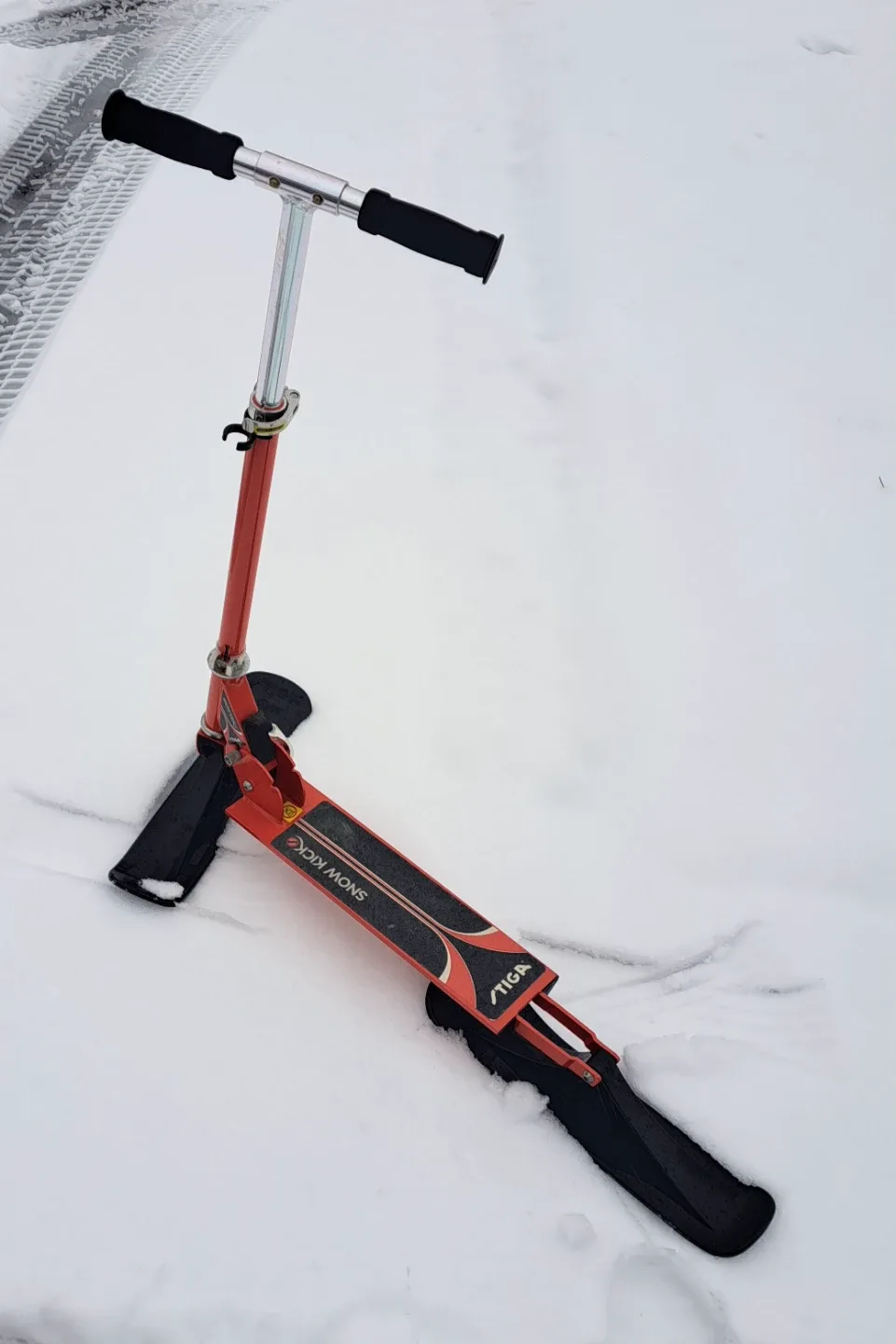 ⛷️ STIGA Snow Kick Scooter 🛴 Red/Black #CleanOut image indicator(2)