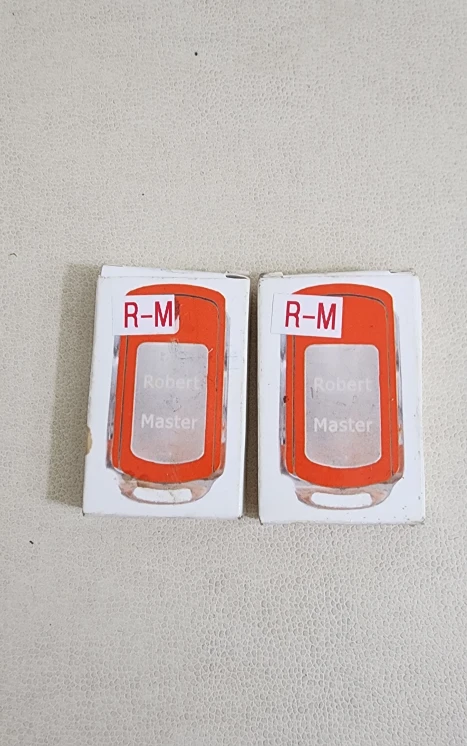2 Robert Master EM106 Remote Control #Cleanout - photo 3