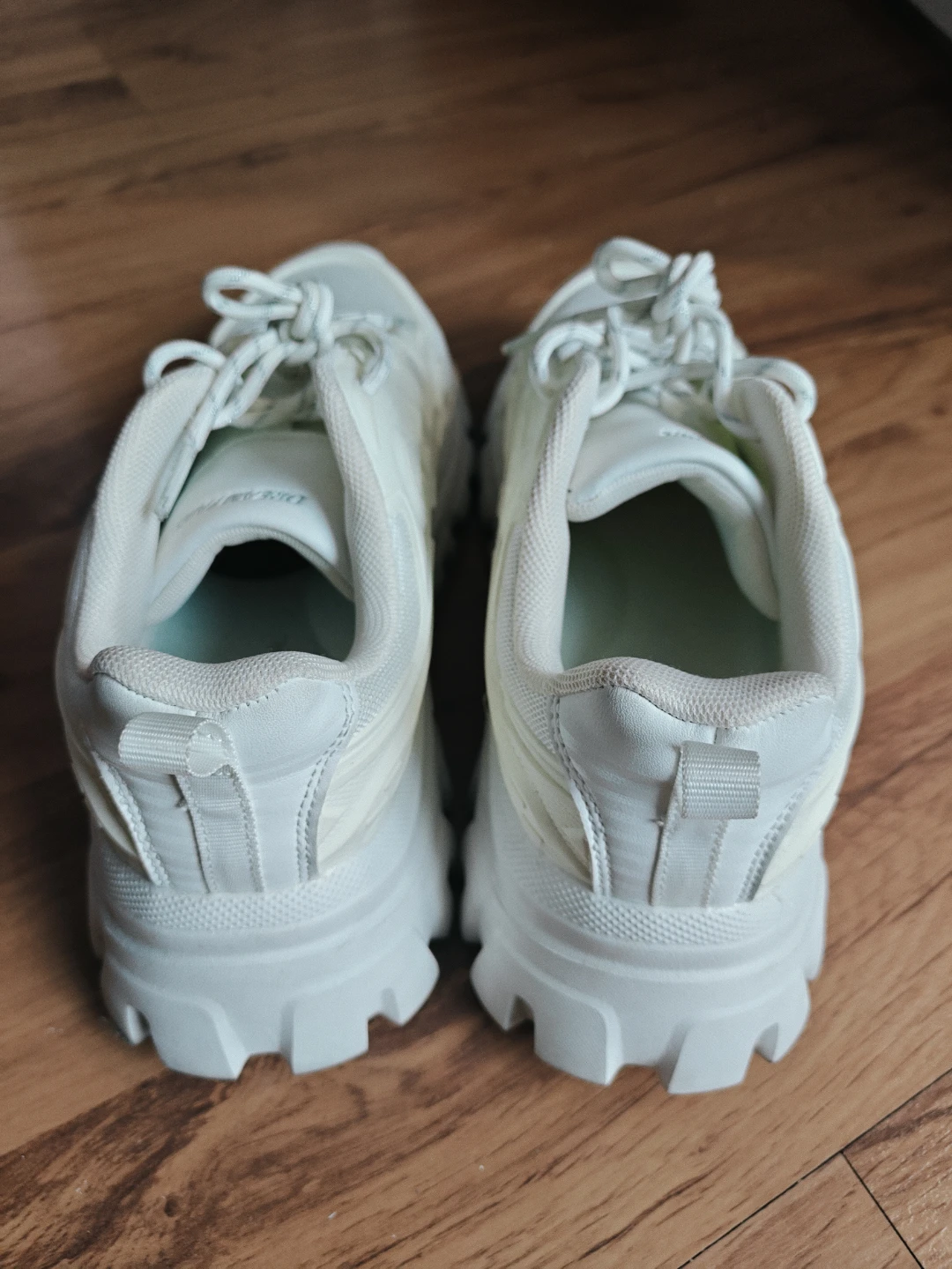 Women's Pairs in Dream White Sneakers, size 8 - photo 2