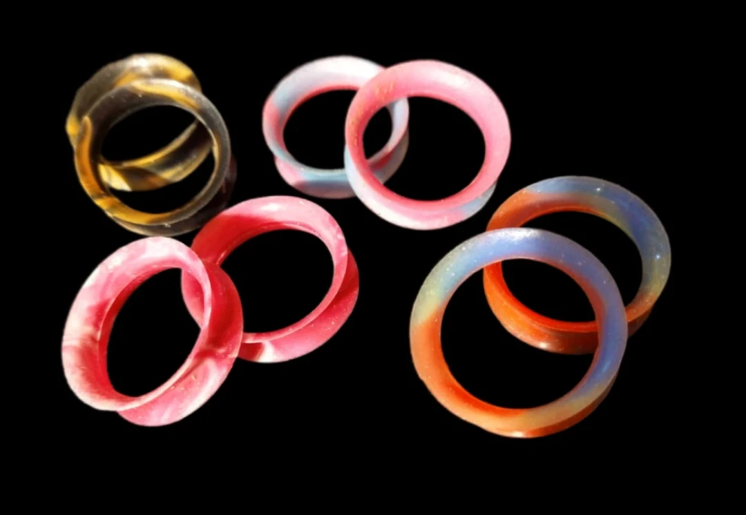 BRAND NEW Unisex 4 pairs of 1"siliconeear plugs/gauges