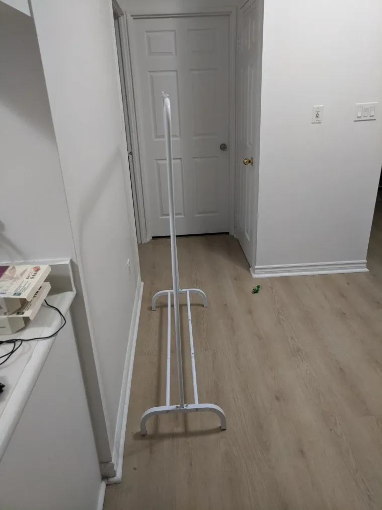 White Metal Clothes Rack image indicator(2)