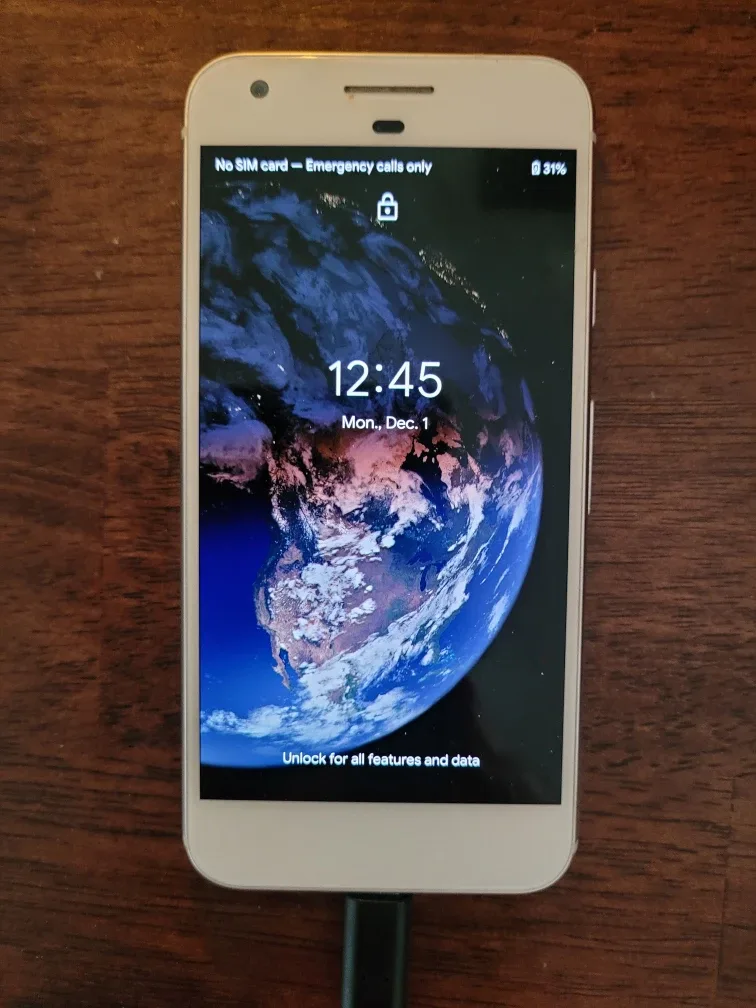 Google Pixel 1st Gen - Includes Case # clearout