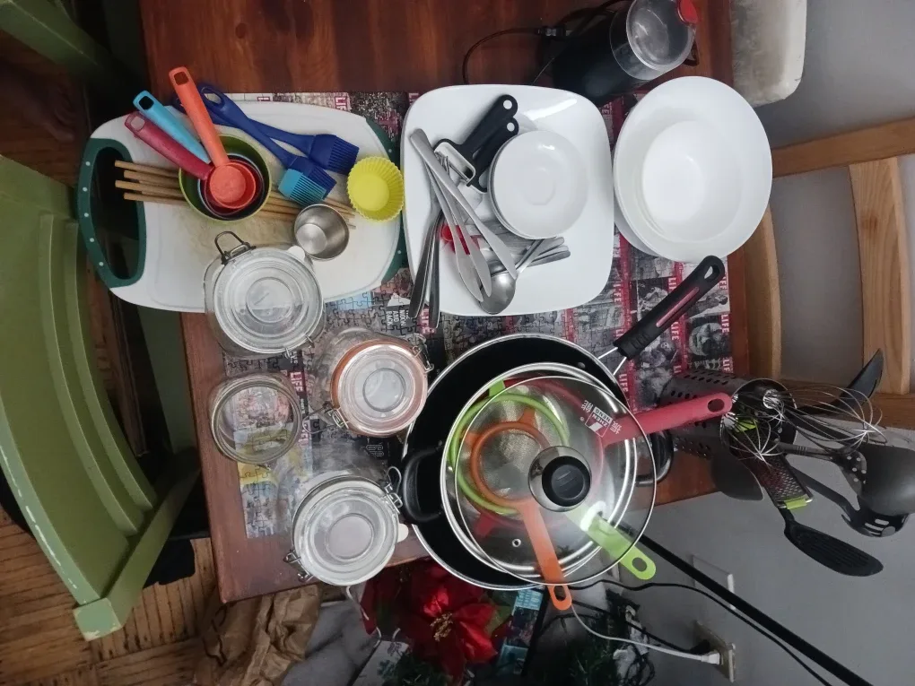 Moving sale - kitchen items image indicator(2)