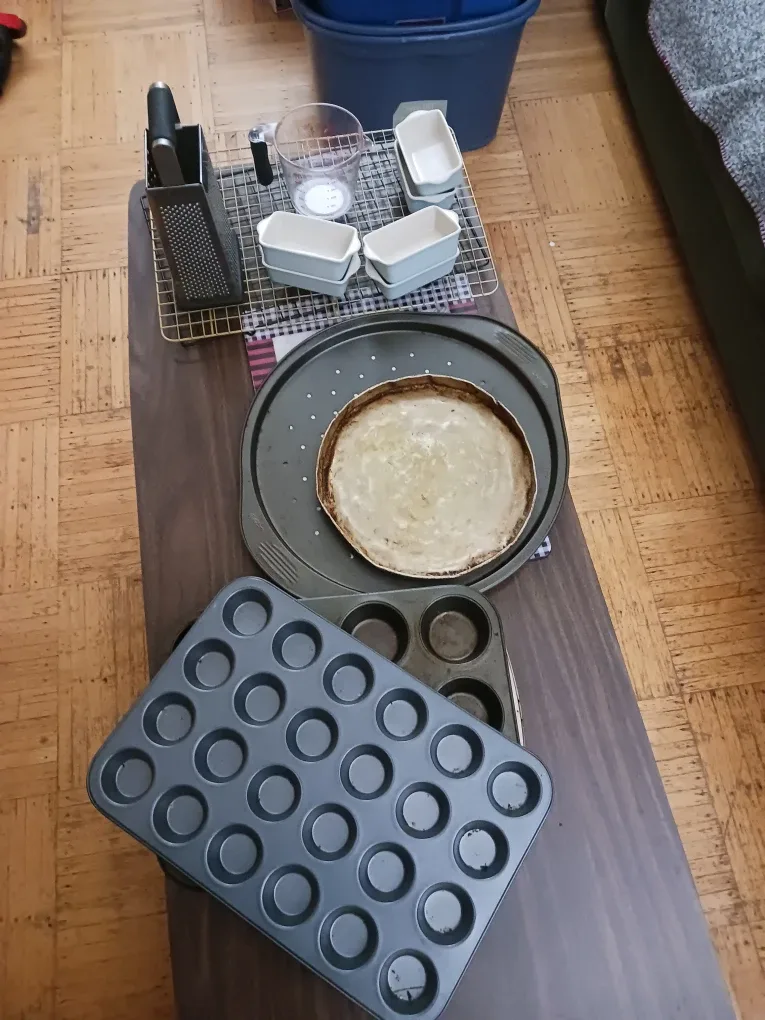 Moving sale - kitchen items image indicator(3)