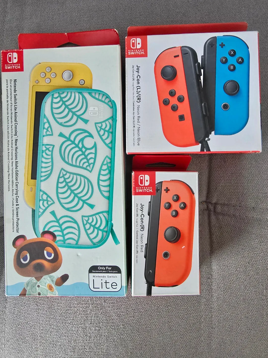 Nintendo Switch Lite Animal Crossing Edition + Joy-Cons