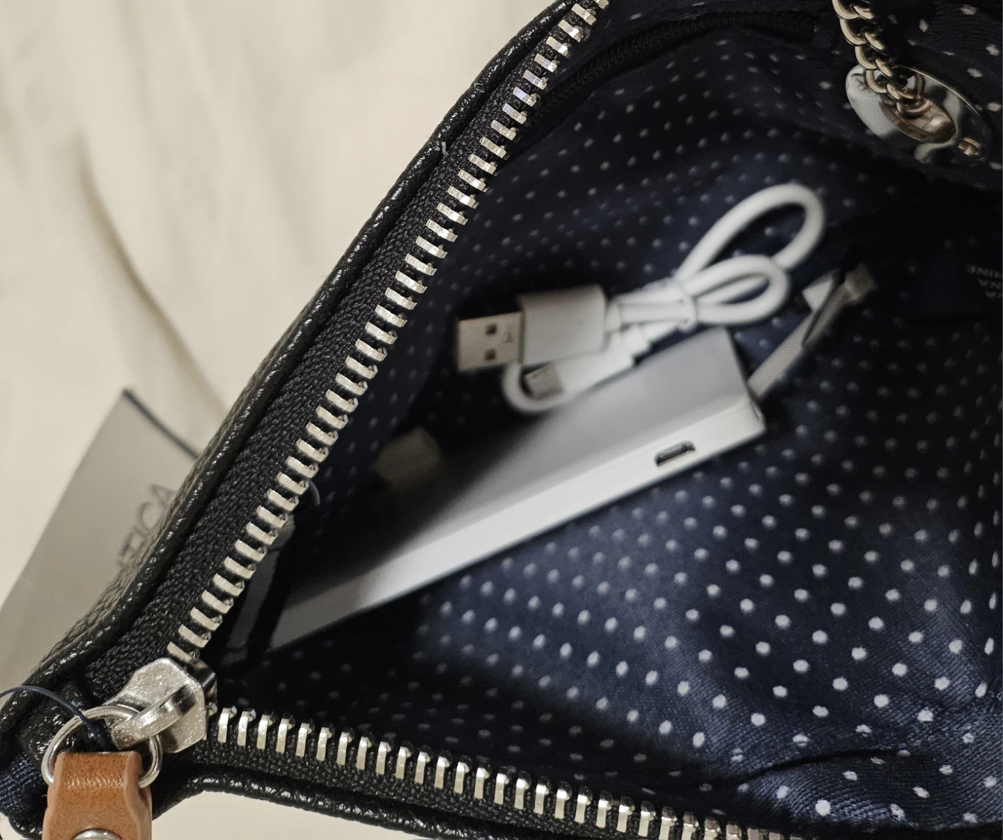 Nautica power sailing wristlet with battery charger   ￼ - photo 3