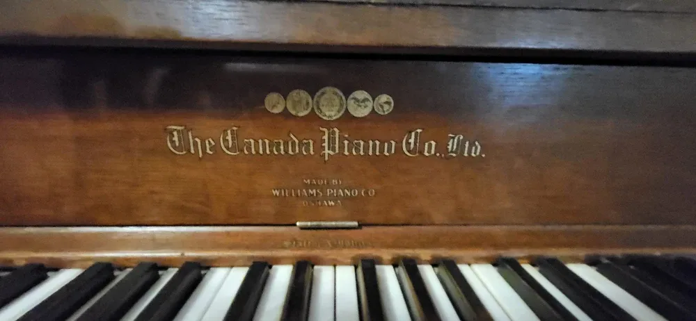 The Canada Piano Co. Ltd. Upright Piano image indicator(2)