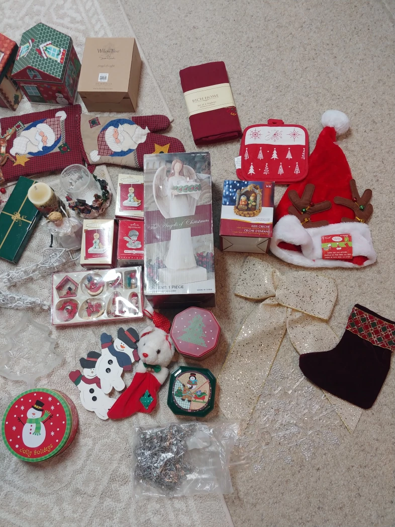 Christmas Decorations Lot - photo 3