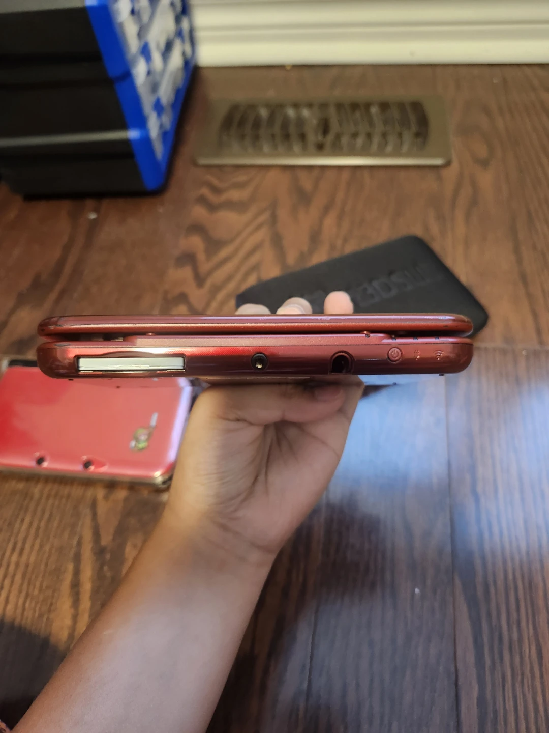 Nintendo New 3DS XL Red with Case & Charger - photo 3