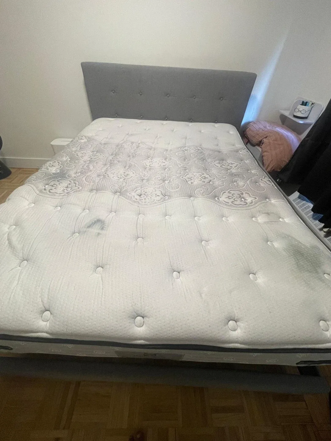 Queen Size Mattress, bed frame and box spring image indicator(2)