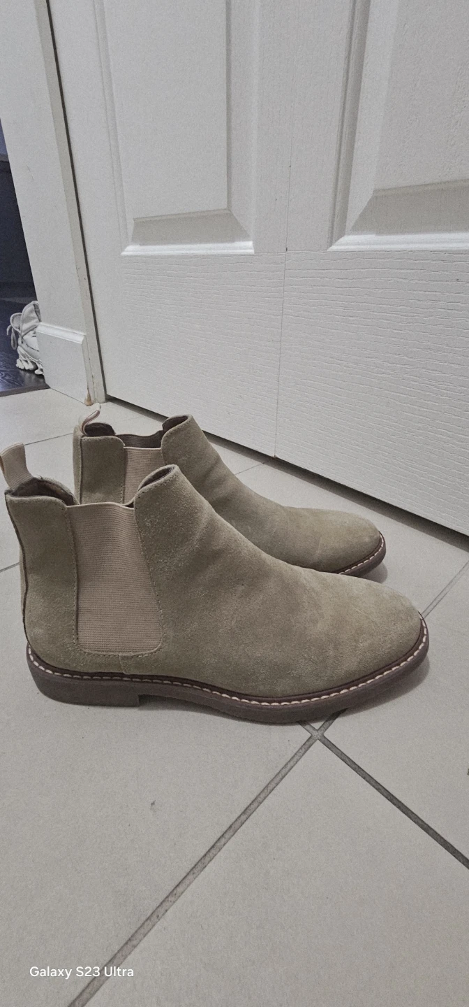 Beige Suede Chelsea Boots - photo 3