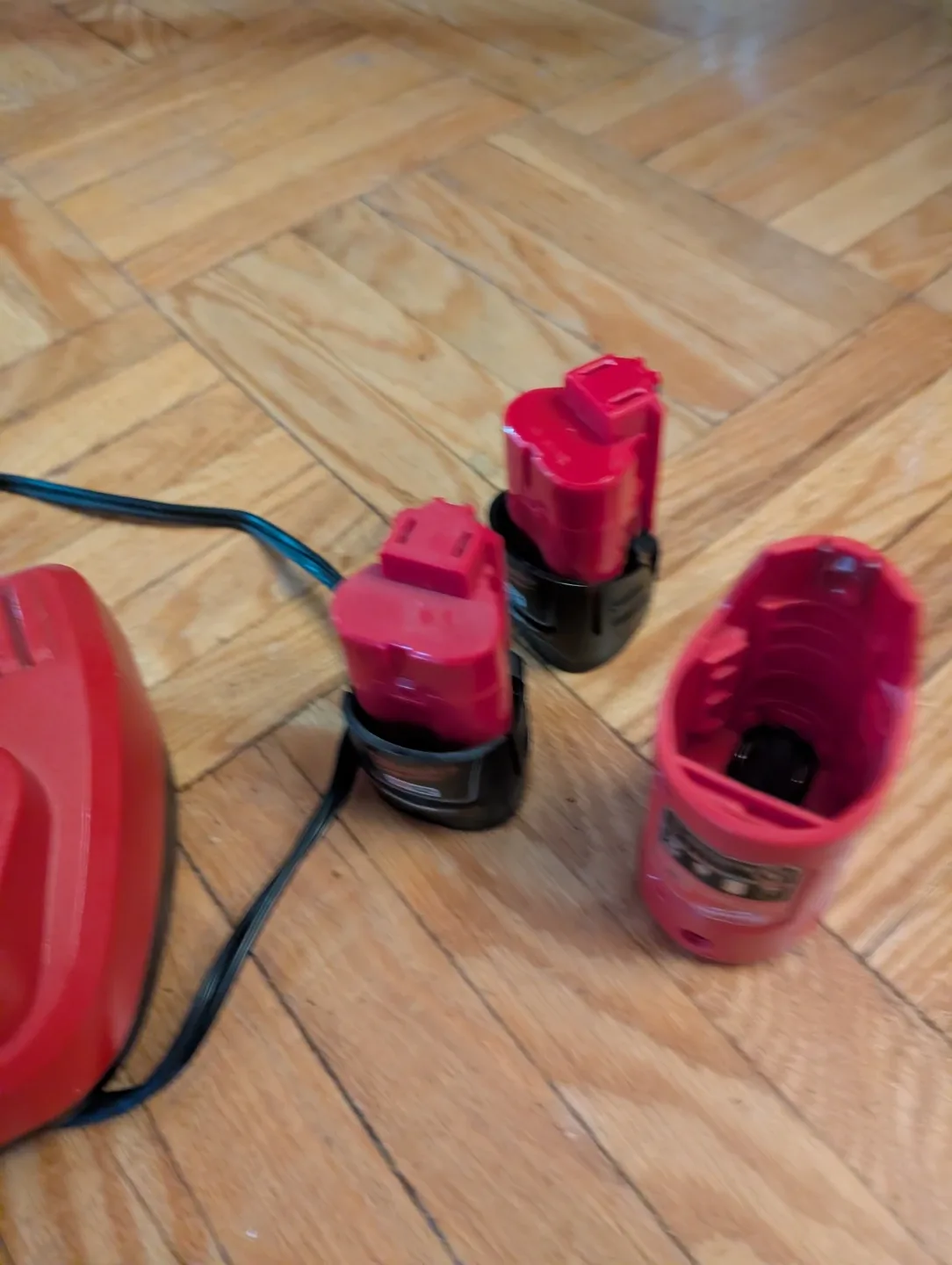 Milwaukee M12 Battery Charger & 3 Batteries image indicator(3)