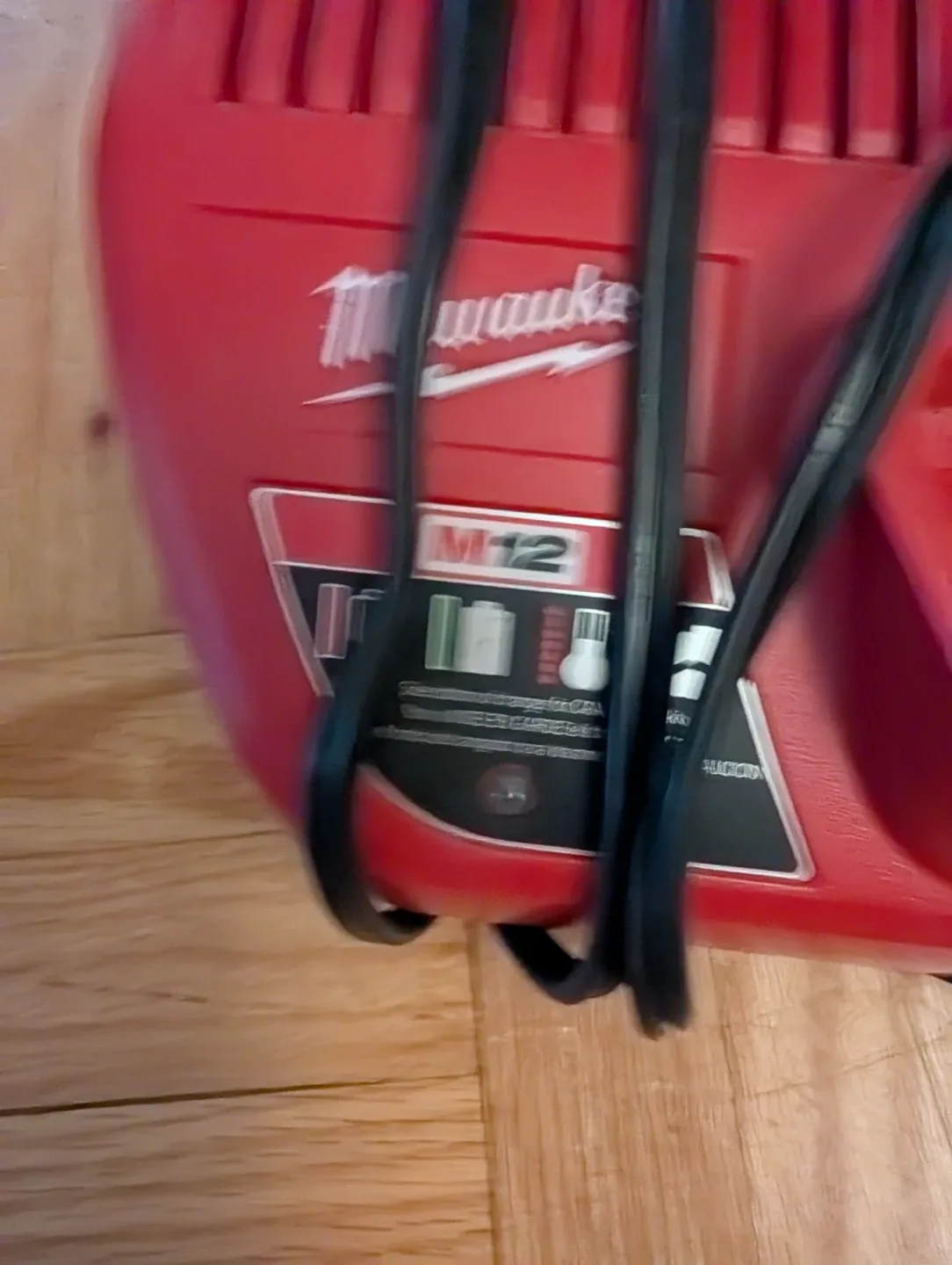 Milwaukee M12 Battery Charger & 3 Batteries image indicator(5)