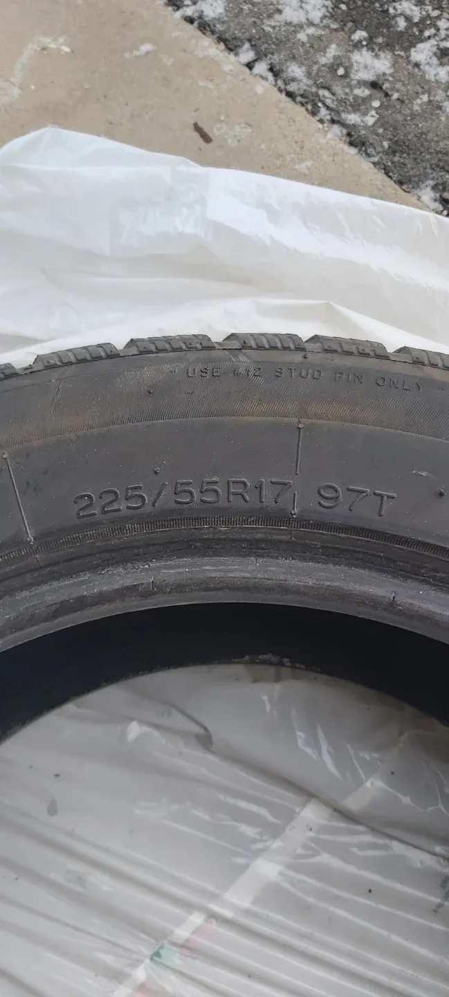 225/55R17 97T Tire