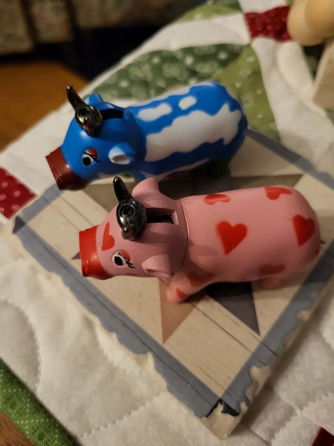 Cute Novelty Refillable Cow Lighters  (Set of 2) image indicator(3)