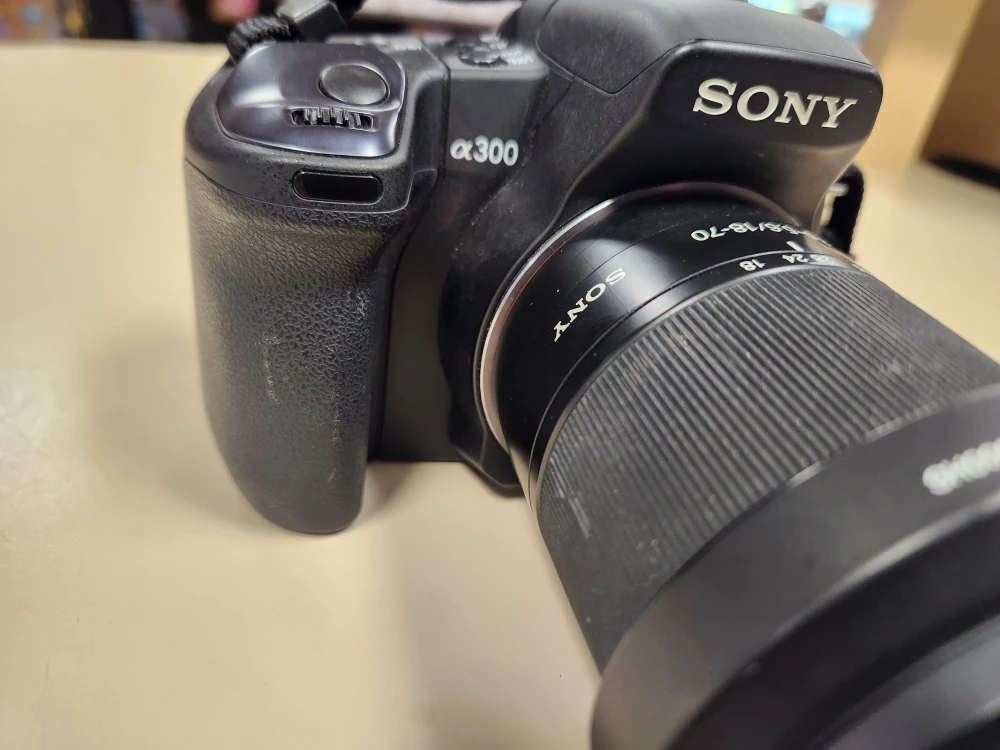 Sony Alpha a300 DSLR Camera with 18-70mm Lens - photo 2
