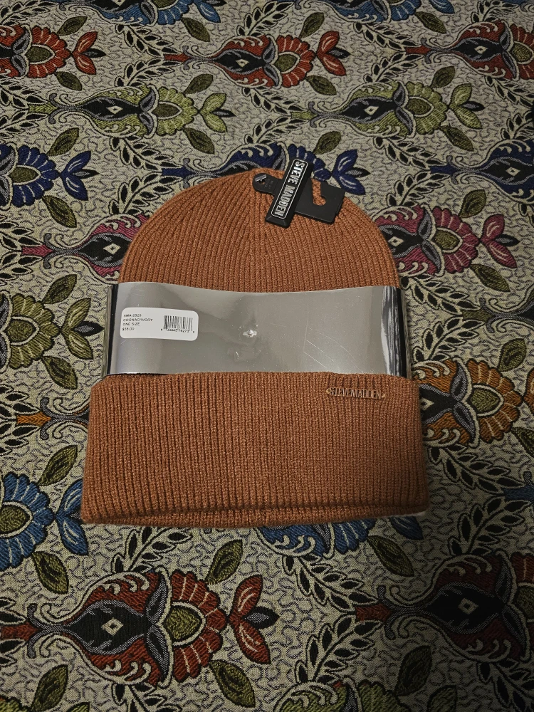 New Steve Madden Beanie - Cognac/Ivory