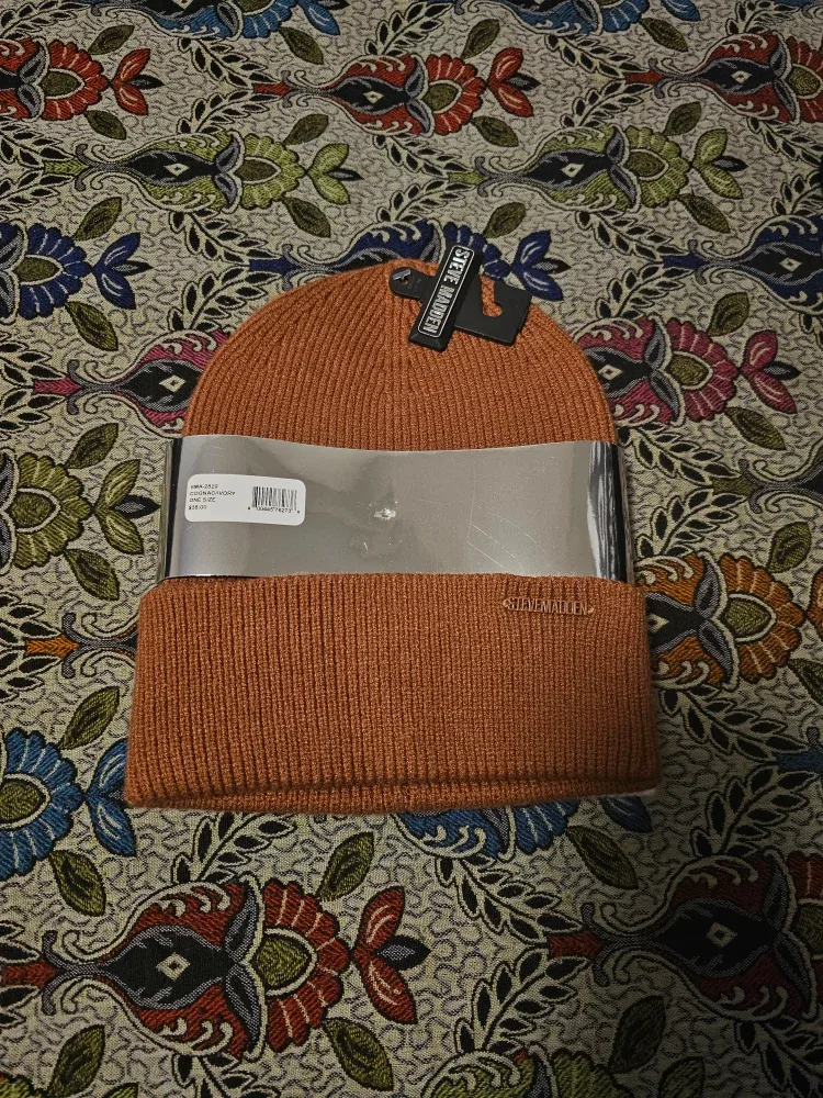 New Steve Madden Beanie - Cognac/Ivory