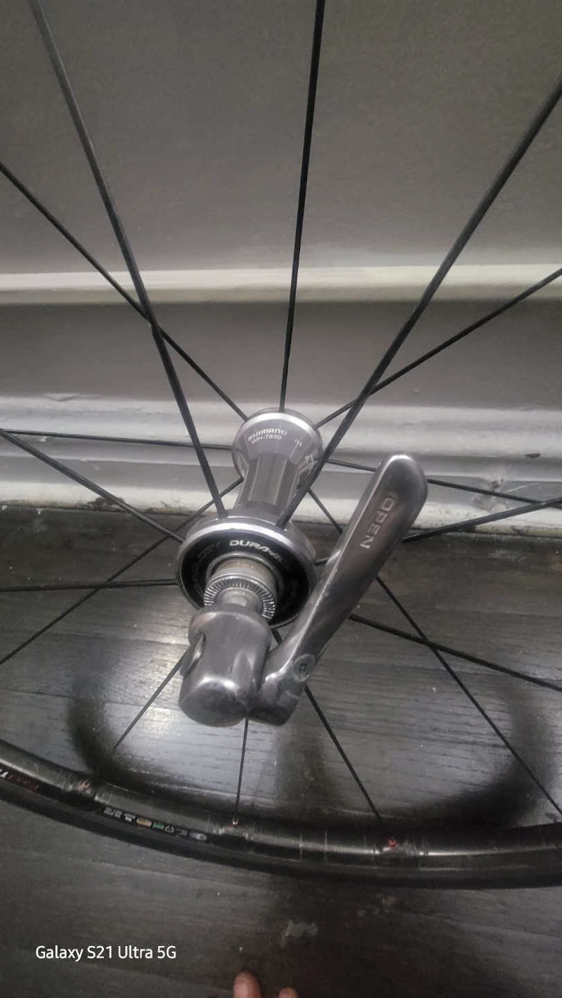 Dura-Ace Carbon Road Tubeless Wheel - photo 3