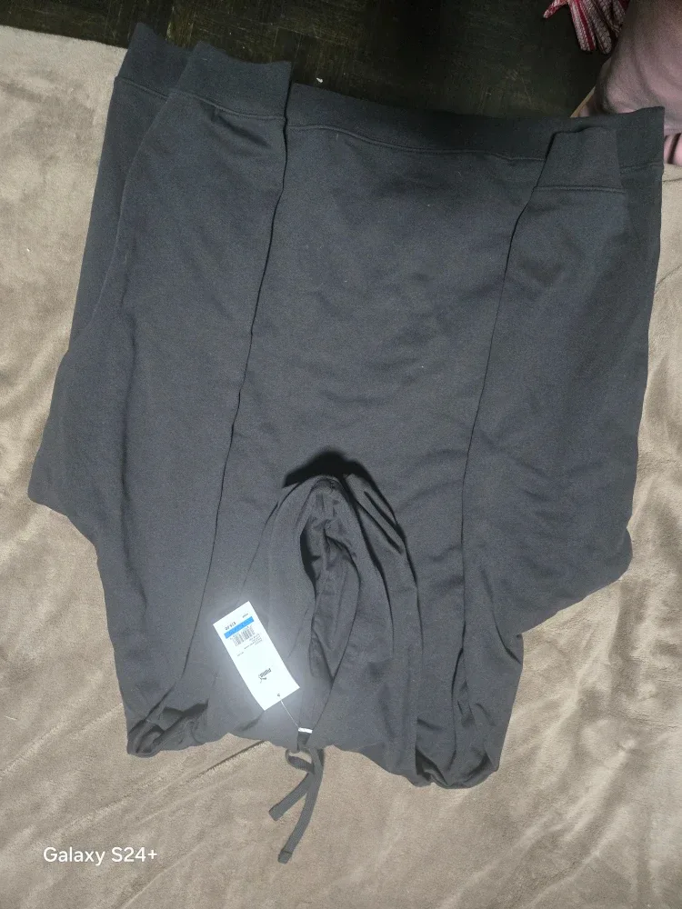 New Puma Black Hoodie - Size XL image indicator(6)