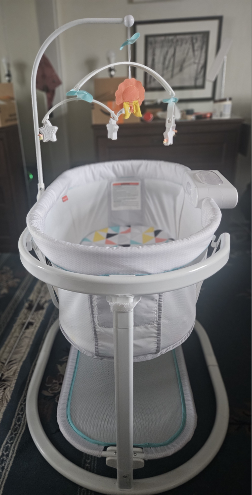Fisher-Price Soothing Motions Bassinet - Like New! - photo 4