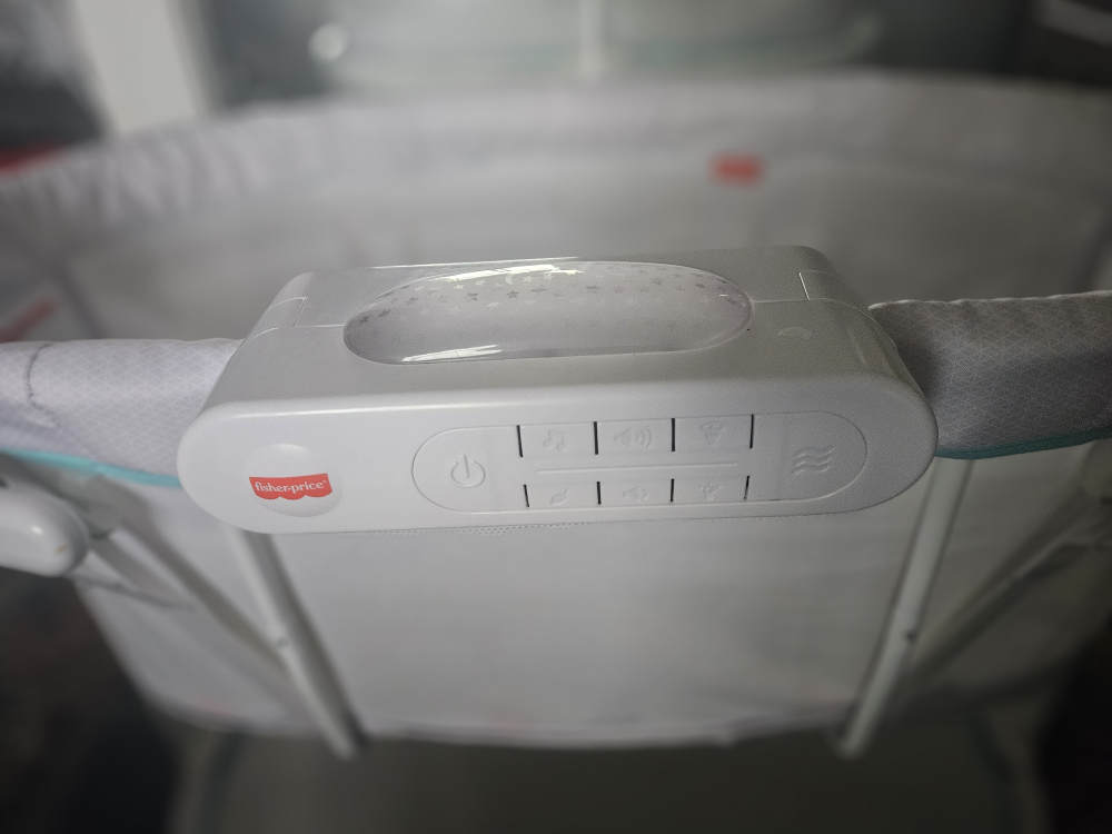 Fisher-Price Soothing Motions Bassinet - Like New! - photo 5