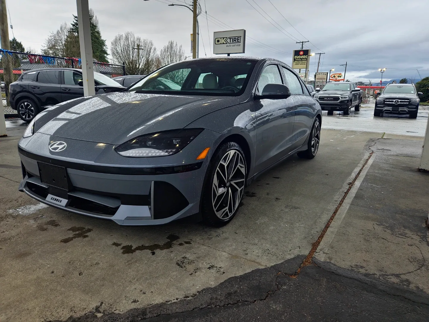 2024 Hyundai Ioniq 6 Ultimate Long-Range AWD image indicator(3)