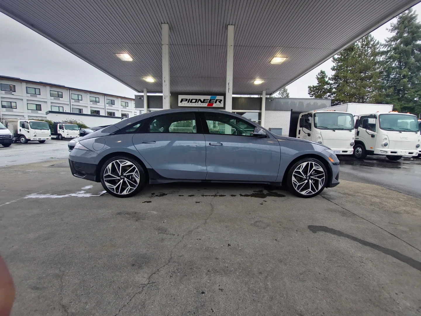 2024 Hyundai Ioniq 6 Ultimate Long-Range AWD image indicator(7)