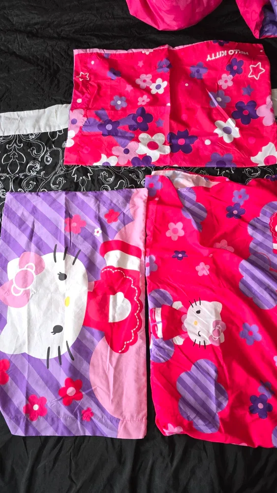Hello Kitty flat sheet 2 Pillow Cases