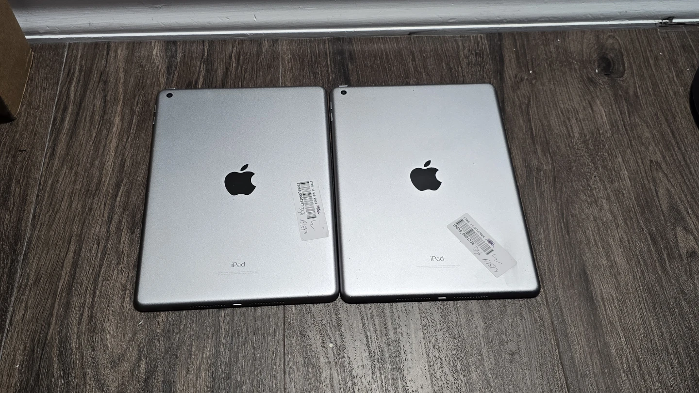 Apple iPad (6th Generation) 9.7"  32gb wifi (very good) - photo 2