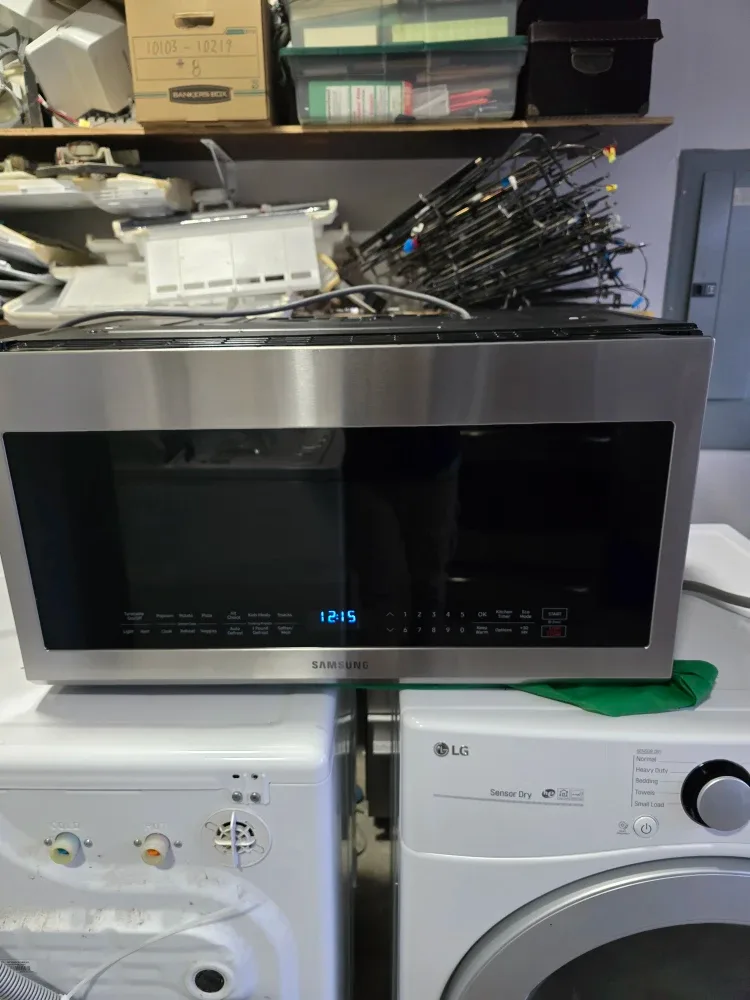 Samsung  Microwave Stainless Steel  with Sensor Cook - Like New!