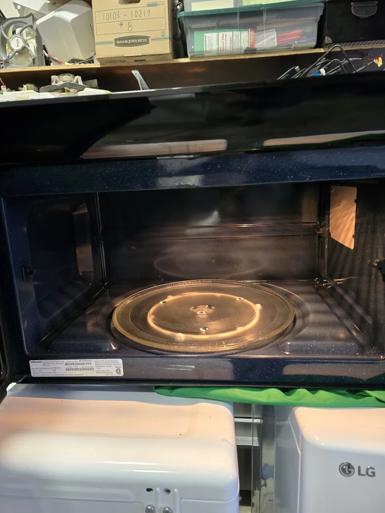 Samsung  Microwave Stainless Steel  with Sensor Cook - Like New! - photo 2