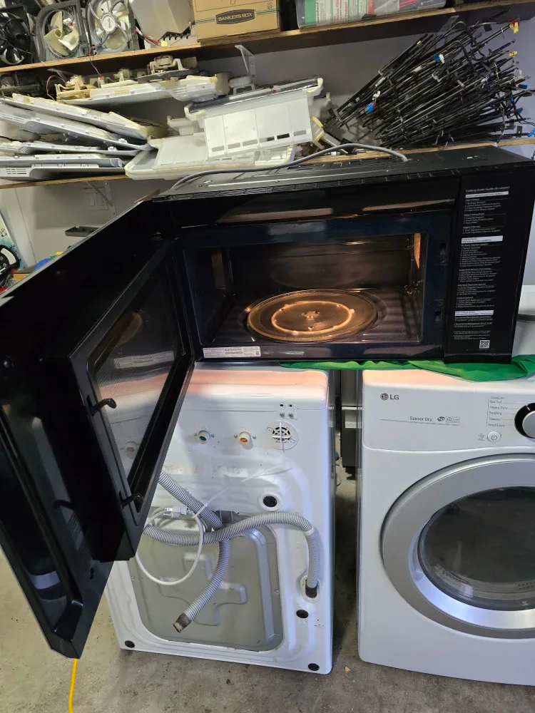 Samsung  Microwave Stainless Steel  with Sensor Cook - Like New! image indicator(4)