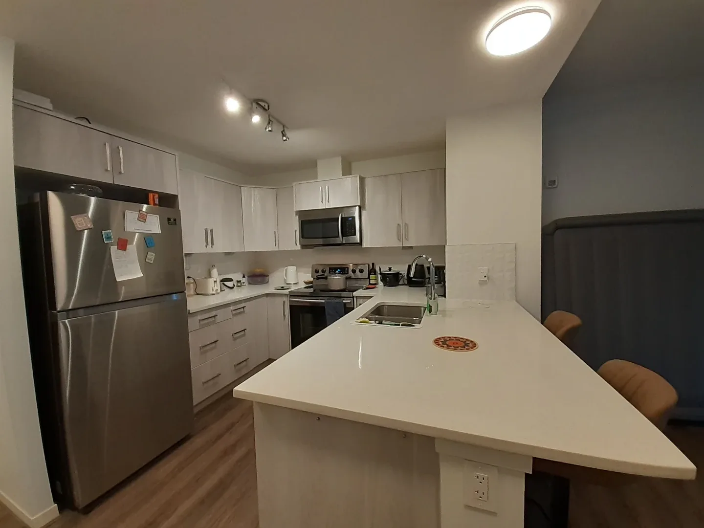 High rise apartment for rent image indicator(2)