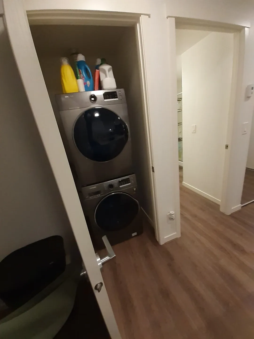 High rise apartment for rent image indicator(5)