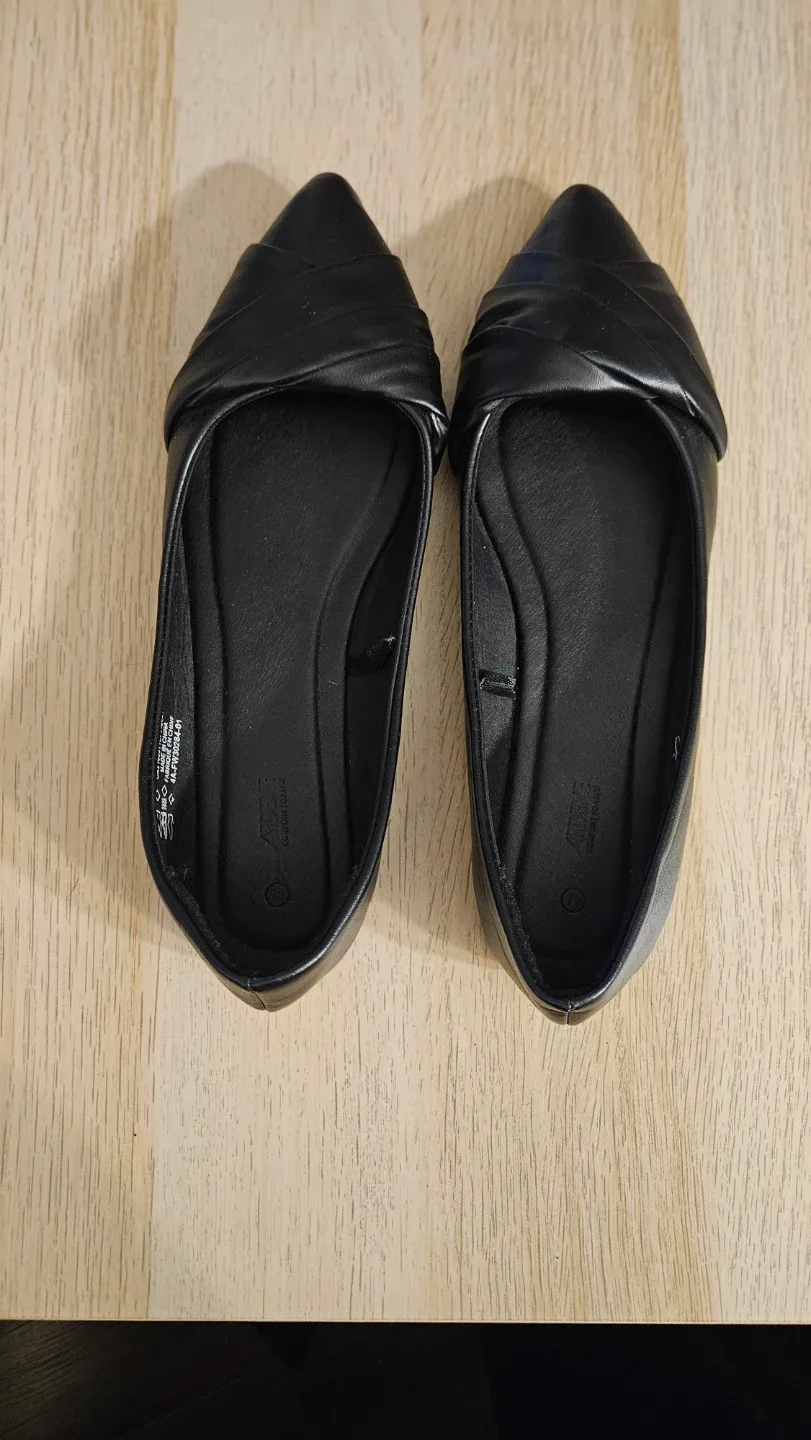 Ardene Black Pointed Flats - Size 11 image indicator(2)